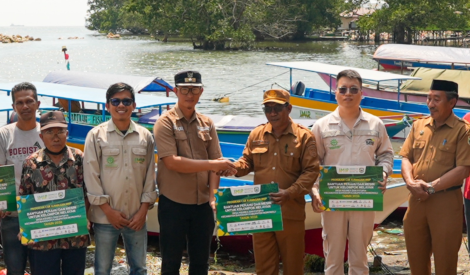 IMIP Salurkan 6 Unit Kapal Nelayan ke Masyarakat Pesisir